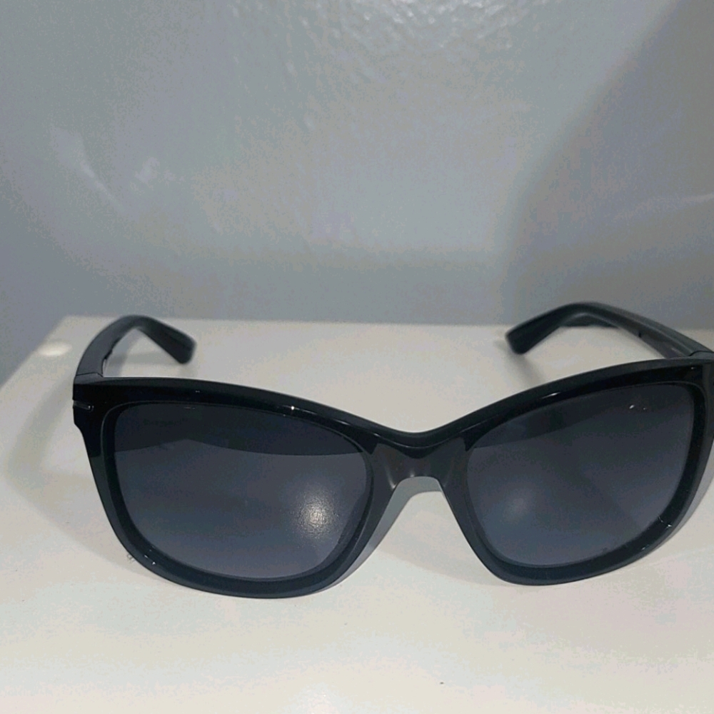 Oakley polarized  drop in cat eye sunglasses